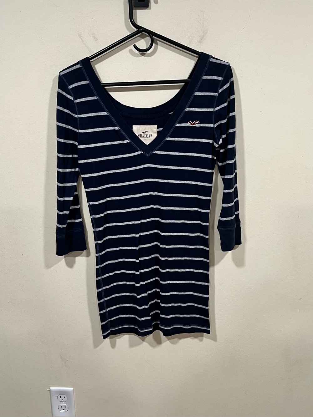 Hollister Co. navy blue and gray striped 3/4-sleeve V-neck babydoll top large
